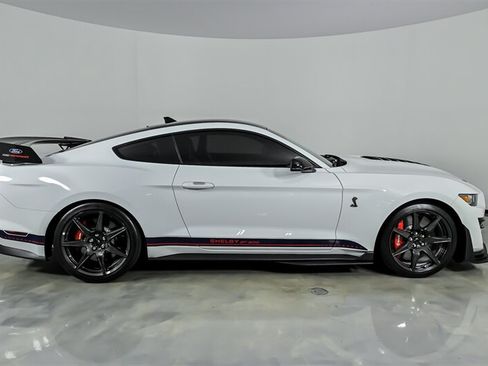 Used 2021 Ford Mustang Shelby GT500 w/ Carbon Fiber Track Pack RWD image 11