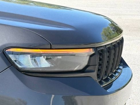 Used 2024 Jeep Grand Cherokee Altitude AWD/4WD image 18
