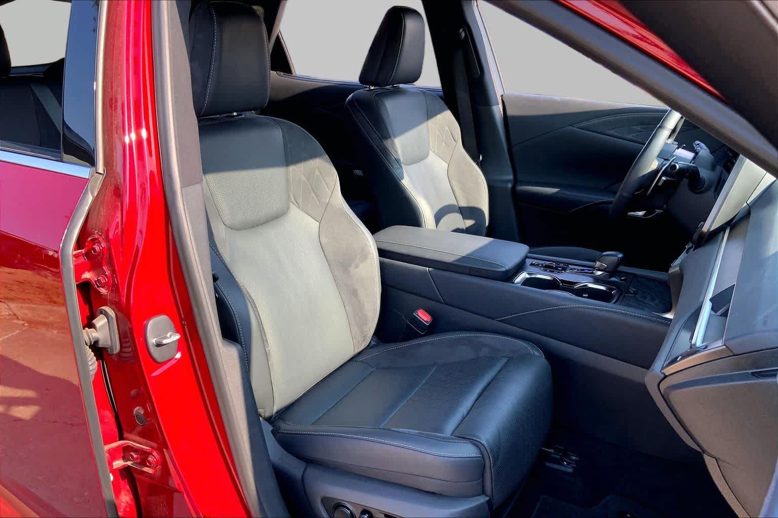 Used 2025 Lexus RX 350 AWD w/ Convenience Package image 8