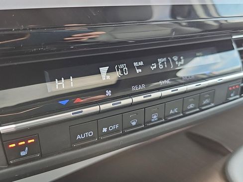 Used 2023 Toyota Sienna XLE image 25