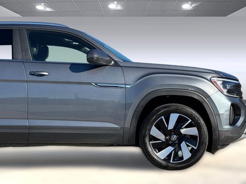 Used 2025 Volkswagen Atlas Cross Sport SE image 34