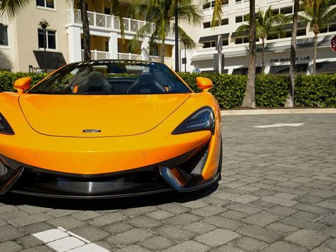 Used 2018 McLaren 570S Spider image 8