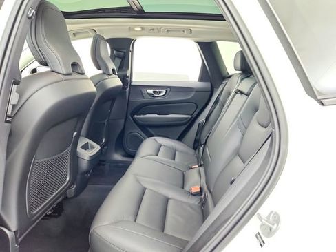 Certified 2025 Volvo XC60 B5 Plus image 28