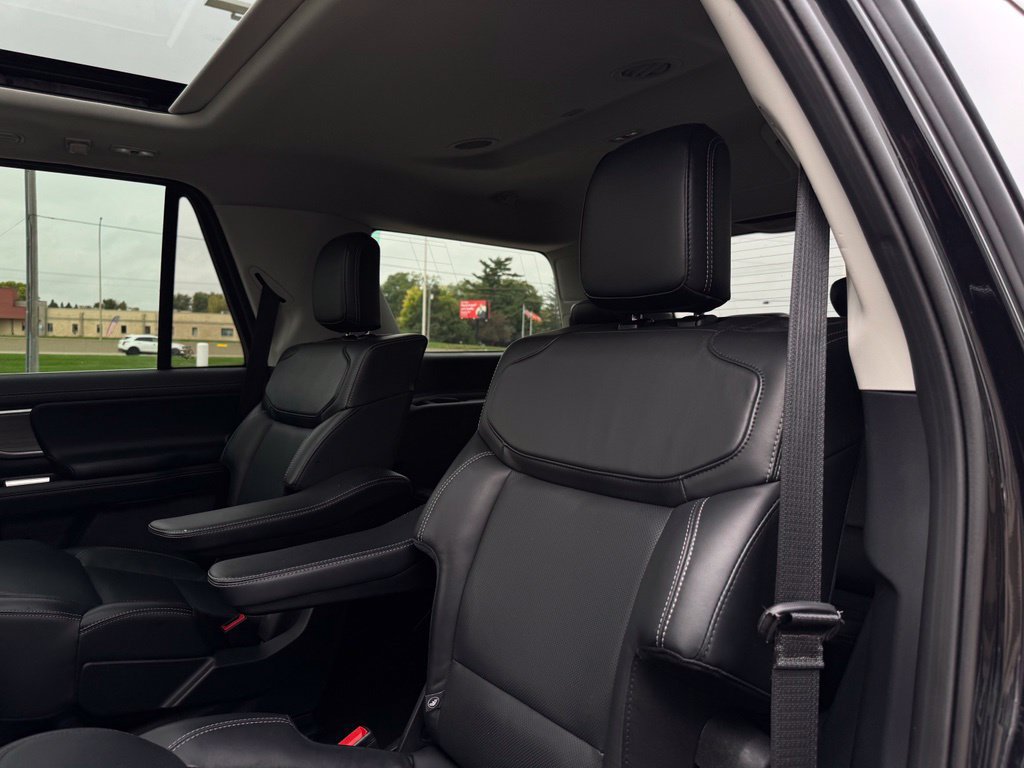 Used 2025 Ford Expedition Platinum AWD/4WD image 13