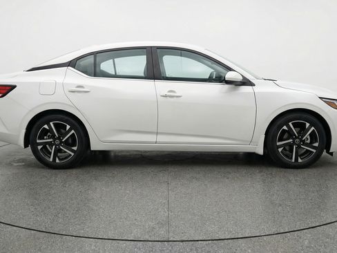 Used 2025 Nissan Sentra SV image 11