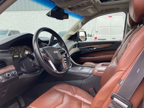 Used 2015 Cadillac Escalade Premium image 4