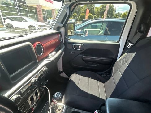 Used 2019 Jeep Wrangler Rubicon AWD/4WD image 2