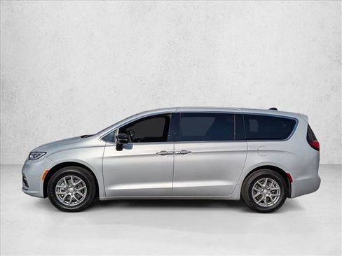 New 2026 Chrysler Pacifica Select image 5