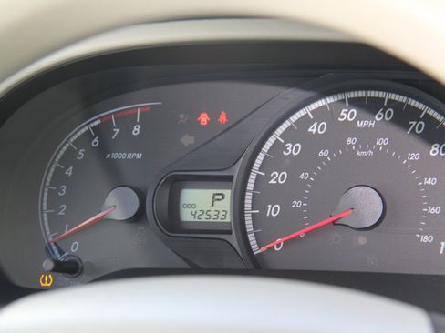 Used 2014 Toyota Sienna L image 12