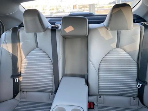 Used 2018 Toyota Camry SE w/ Moonroof Package FWD image 16