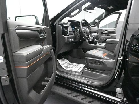 Used 2024 GMC Sierra 1500 AT4 w/ AT4 Premium Package AWD/4WD image 9