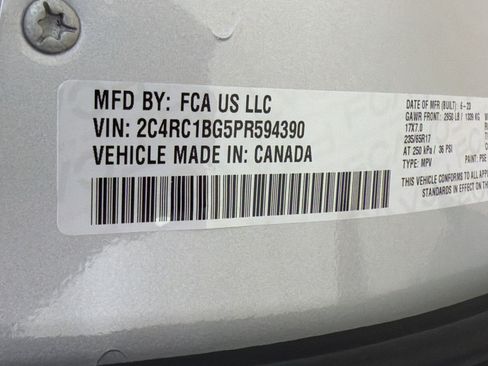 Used 2023 Chrysler Pacifica Touring-L FWD image 23