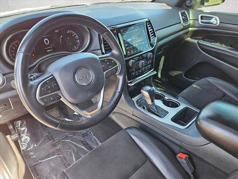 Used 2020 Jeep Grand Cherokee Altitude RWD image 12