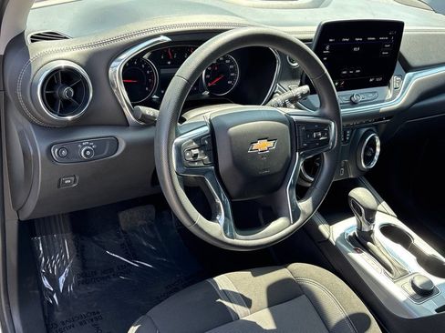 Used 2025 Chevrolet Blazer LT FWD image 9