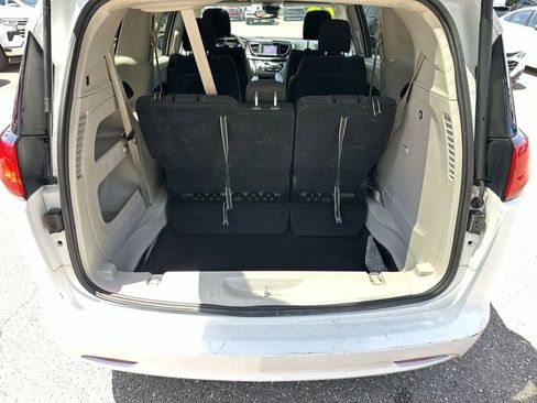 Used 2023 Chrysler Voyager LX FWD image 24