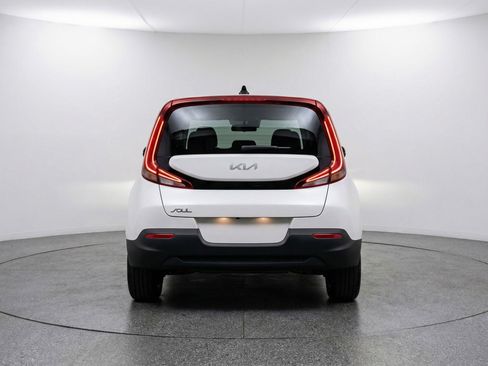 Used 2025 Kia Soul LX w/ LX Technology Package FWD image 7