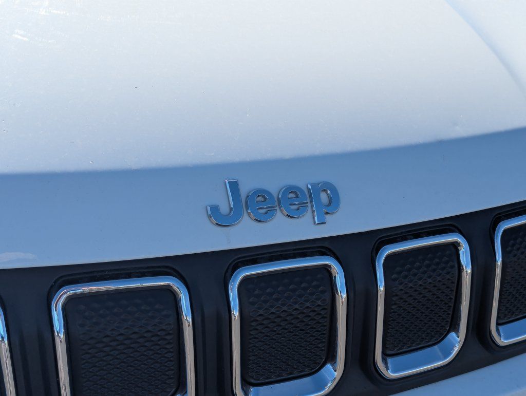 Used 2022 Jeep Compass Latitude AWD/4WD image 11