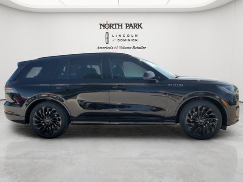 New 2026 Lincoln Aviator Reserve w/ Jet Appearance Package RWD image 6