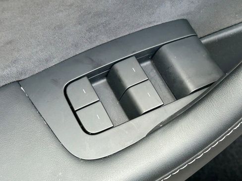 Used 2024 Tesla Model Y 2WD image 54