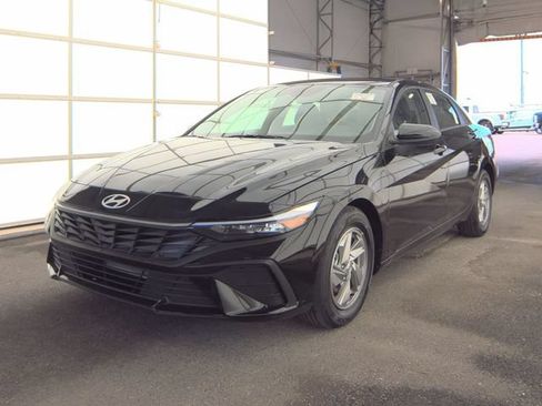 Used 2026 Hyundai Elantra SE FWD image 1