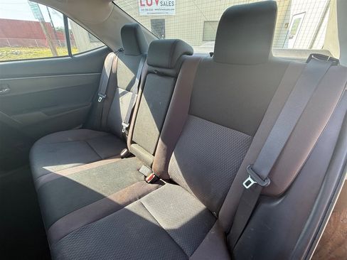 Used 2018 Toyota Corolla LE FWD image 21