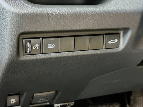 Used 2020 Toyota RAV4 XLE w/ Convenience Package image 10