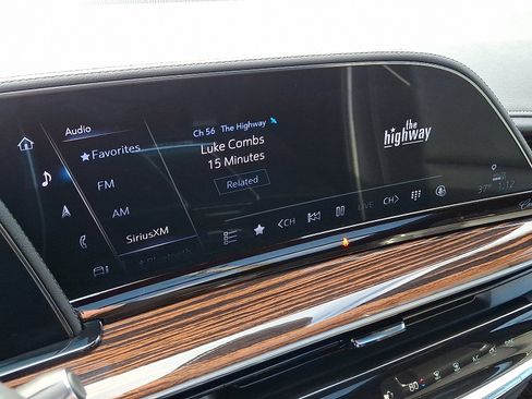 Certified 2024 Cadillac Escalade Premium Luxury image 21