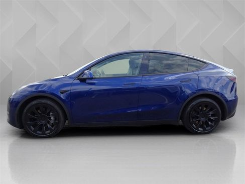 Used 2021 Tesla Model Y Long Range image 2