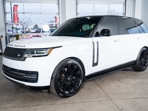 Used 2025 Land Rover Range Rover Long Wheelbase Autobiography image 11