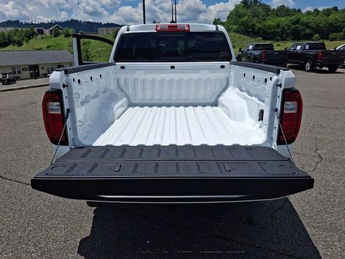 Used 2024 GMC Canyon AT4 w/ AT4 Premium Package AWD/4WD image 29