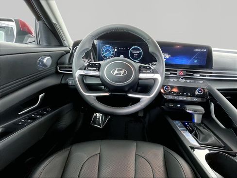 Used 2025 Hyundai Elantra Limited FWD image 8