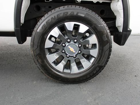 Used 2021 Chevrolet Silverado 2500 Custom w/ Custom Value Package AWD/4WD image 16