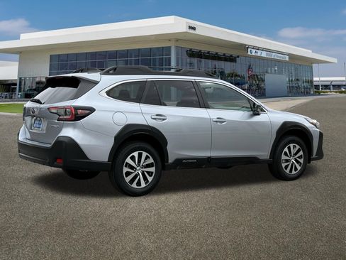 Used 2024 Subaru Outback Premium AWD/4WD image 11