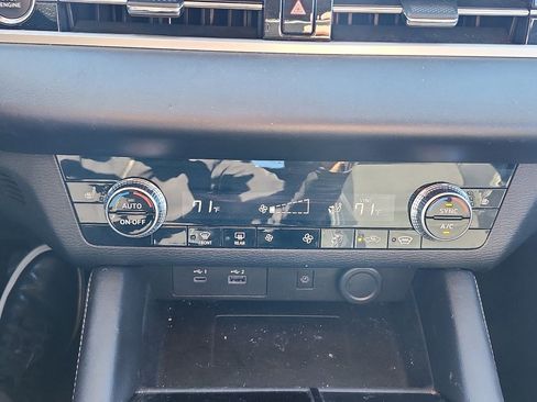 Used 2024 Mitsubishi Outlander SE image 18