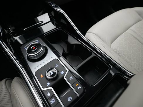 Certified 2023 Kia Sorento SX Prestige w/ Panoramic Sunroof Package AWD/4WD image 17