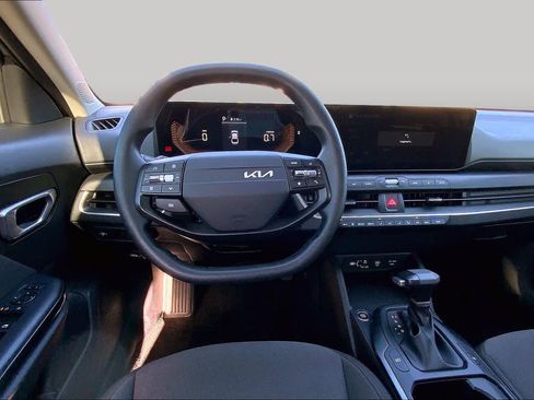 Used 2025 Kia K4 FWD image 6