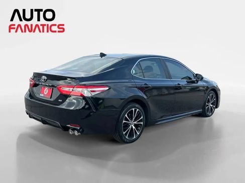 Used 2020 Toyota Camry SE FWD image 5