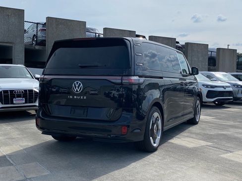 New 2025 Volkswagen ID. Buzz Pro S image 3