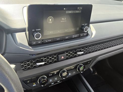 Certified 2025 Honda Accord SE image 19
