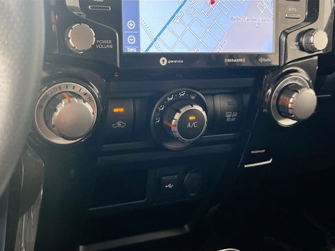 Used 2022 Toyota 4Runner TRD Off-Road Premium AWD/4WD image 17