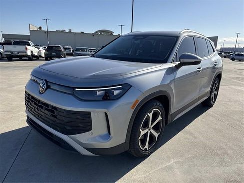 New 2026 Volkswagen Tiguan SE image 7