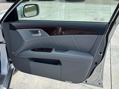 Used 2009 Toyota Avalon Limited FWD image 23