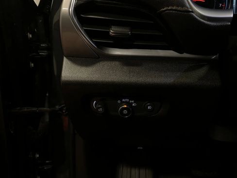 Used 2019 Chevrolet Traverse LT image 27