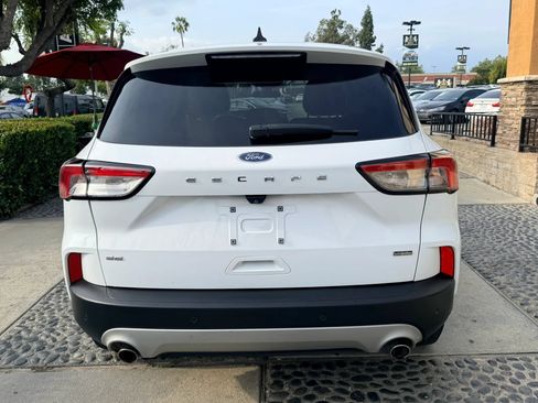 Used 2022 Ford Escape SE FWD image 6
