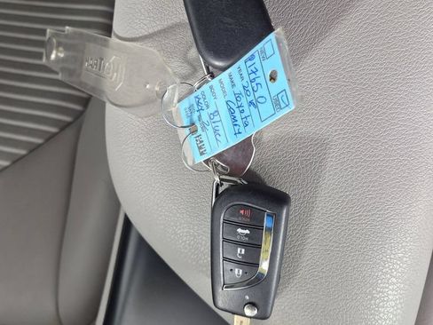 Used 2018 Toyota Camry SE FWD image 30