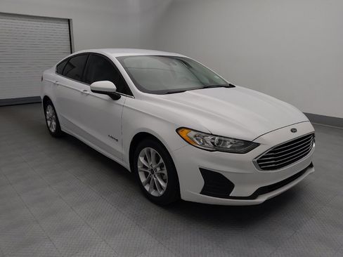 Used 2019 Ford Fusion SE FWD image 11