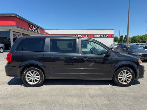 Used 2015 Dodge Grand Caravan SXT FWD image 2