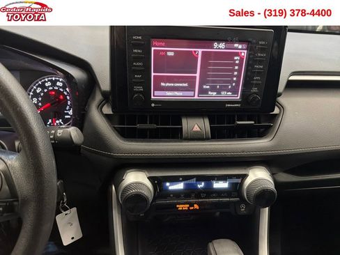 Used 2021 Toyota RAV4 LE image 17