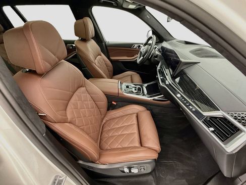 Used 2025 BMW X7 xDrive40i w/ M Sport Package AWD/4WD image 19
