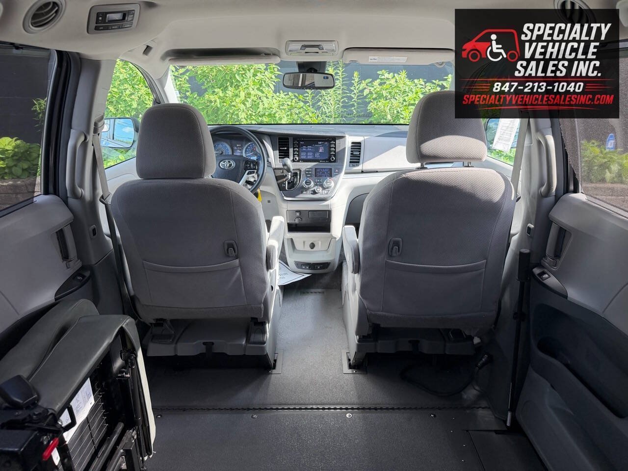 Used 2018 Toyota Sienna LE FWD image 28